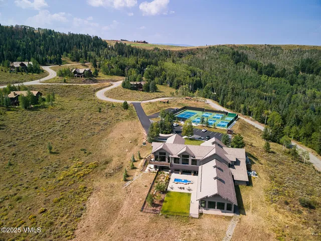 a view of a yard with a tree