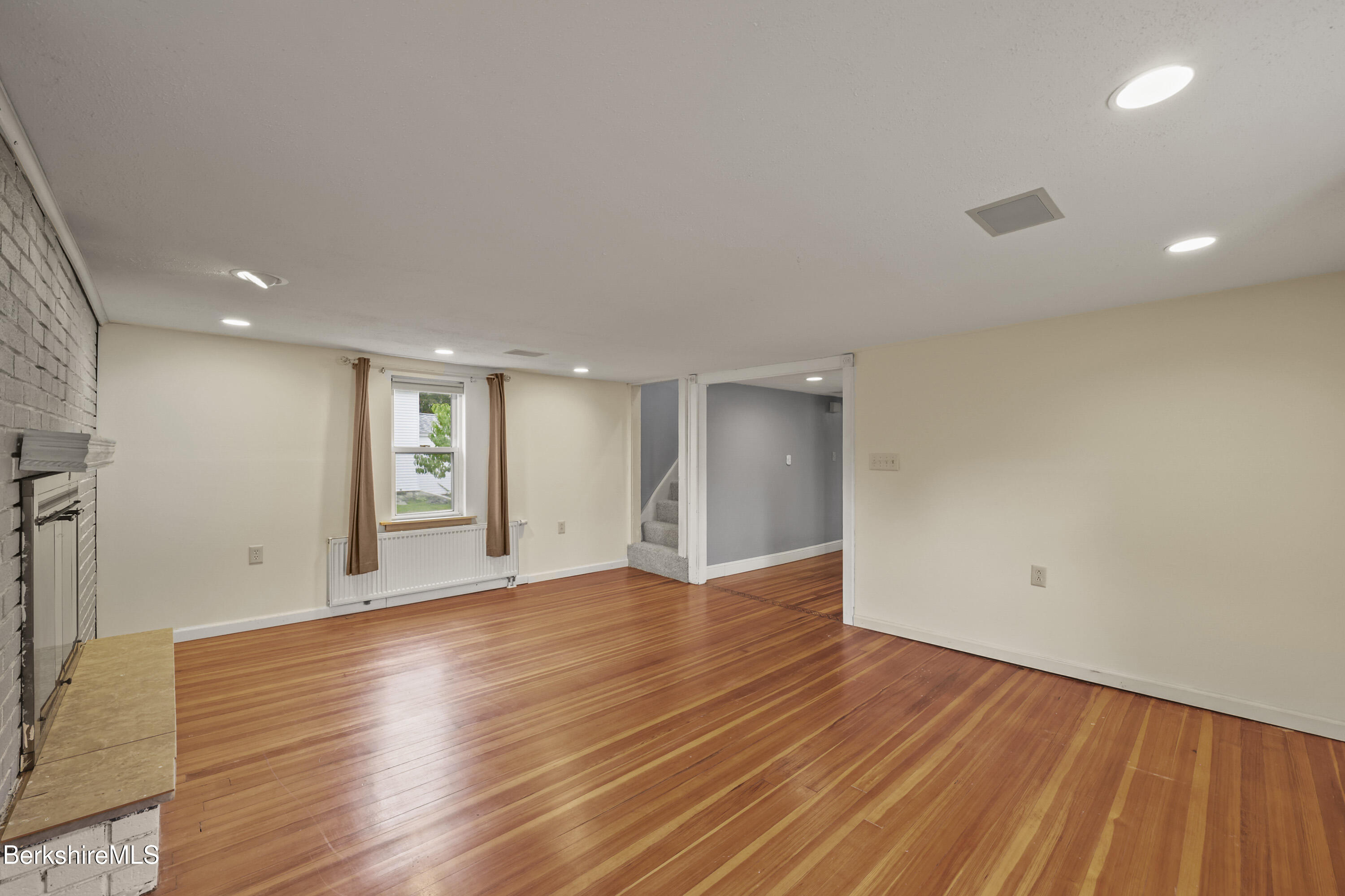 2801 State Road Richmond, MA 01254 - Photo 7 of 46 Living Room
