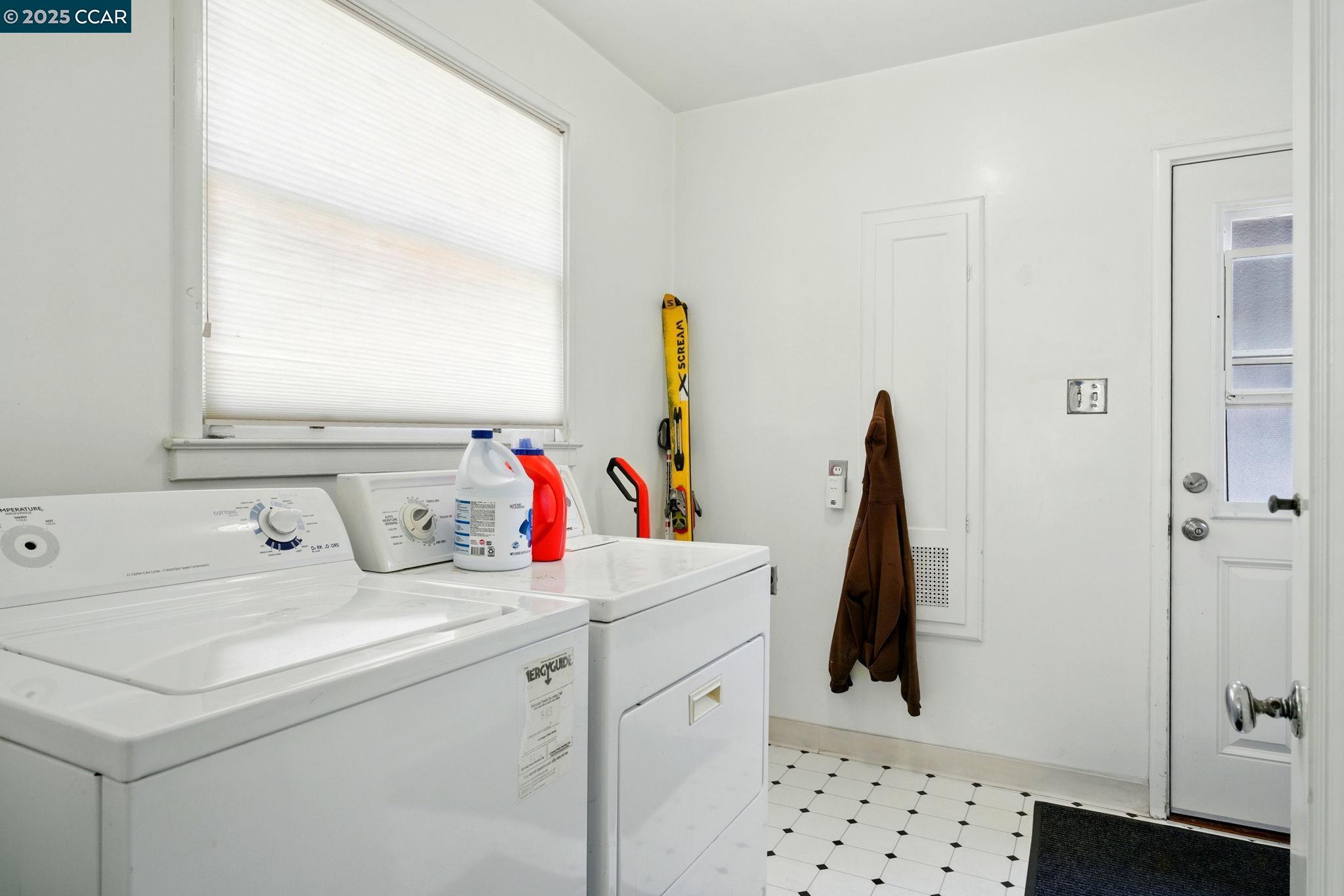 500 Wano Street Martinez, CA 94553 - Photo 30 of 30 a utility room with dryer and washer