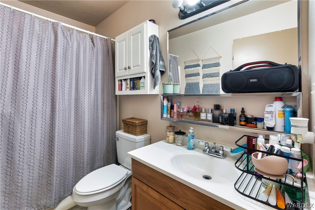 2197 Riviera Boulevard Bullhead City, AZ 86442 - Photo 13 of 34 Bathroom