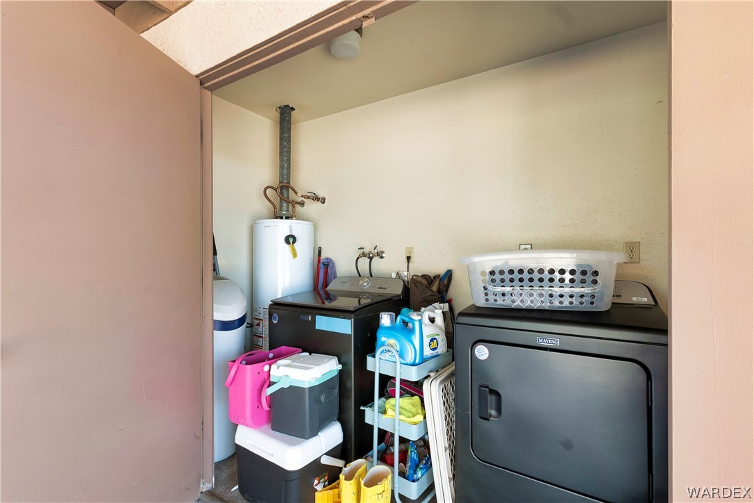 2197 Riviera Boulevard Bullhead City, AZ 86442 - Photo 14 of 34 Laundry