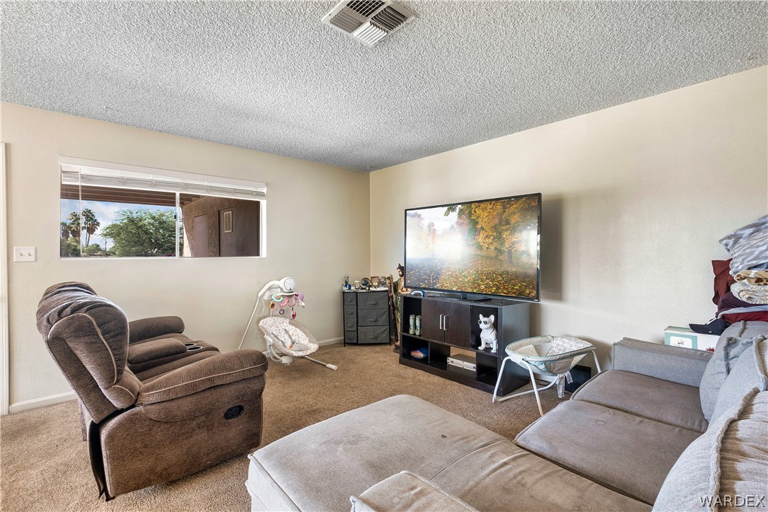2197 Riviera Boulevard Bullhead City, AZ 86442 - Photo 17 of 34 Living Room