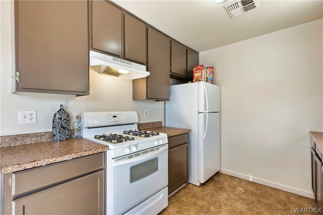 2197 Riviera Boulevard Bullhead City, AZ 86442 - Photo 20 of 34 Kitchen