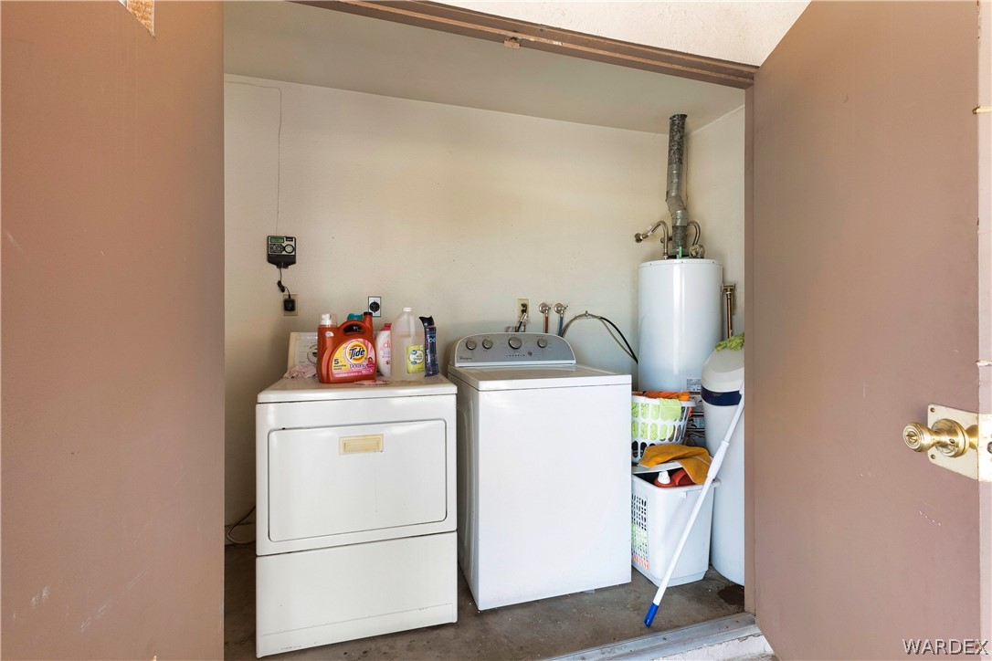 2197 Riviera Boulevard Bullhead City, AZ 86442 - Photo 24 of 34 Laundry