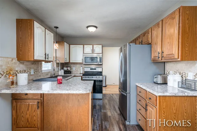 $374,800 | 4351 Hickory View Court, Wayland, MI 49348