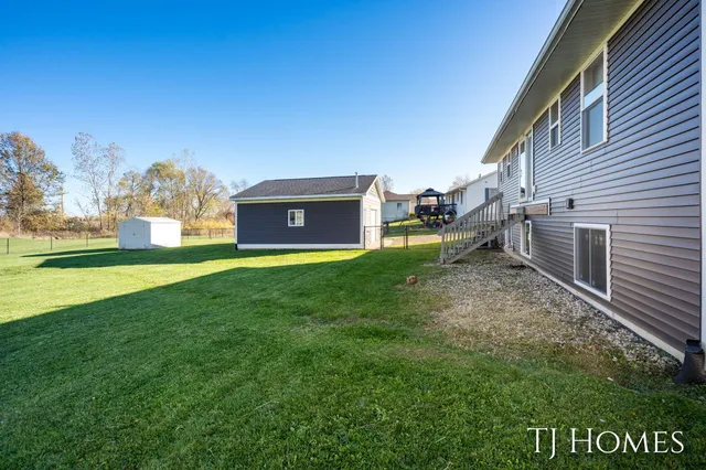 $374,800 | 4351 Hickory View Court, Wayland, MI 49348