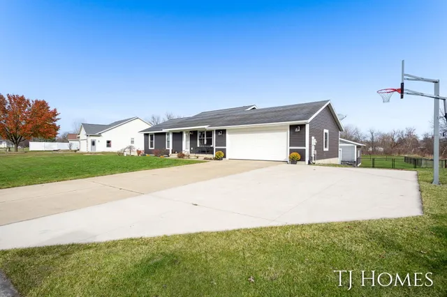 $374,800 | 4351 Hickory View Court, Wayland, MI 49348