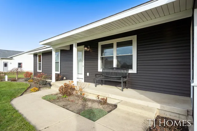 $374,800 | 4351 Hickory View Court, Wayland, MI 49348