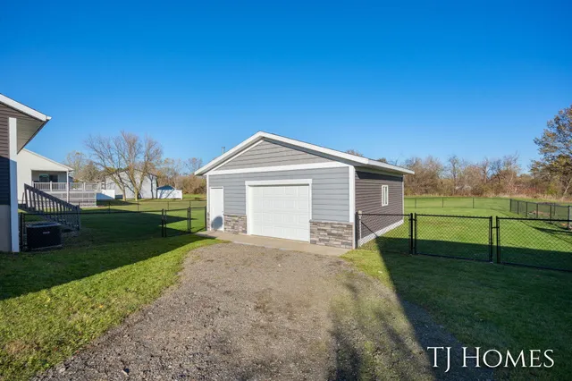 $374,800 | 4351 Hickory View Court, Wayland, MI 49348