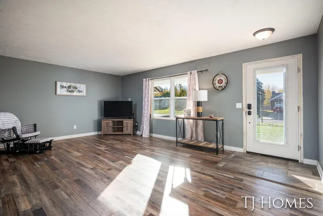 $374,800 | 4351 Hickory View Court, Wayland, MI 49348