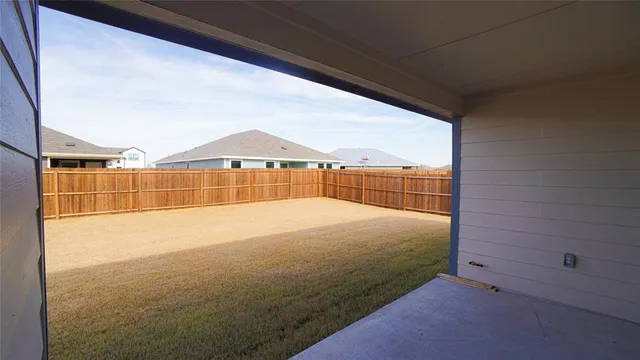 $2,100 | 404 Honey Locust Drive, Nevada, TX 75173
