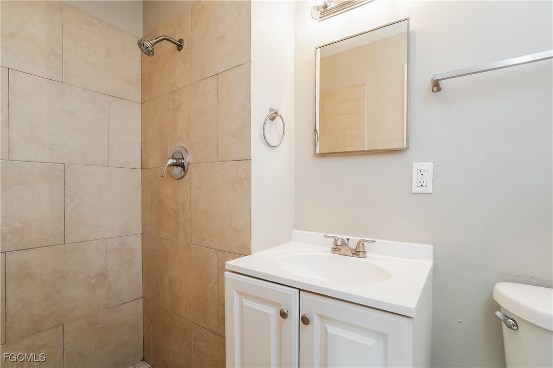 19 Kingsman Circle Fort Myers, FL 33905 - Photo 13 of 16