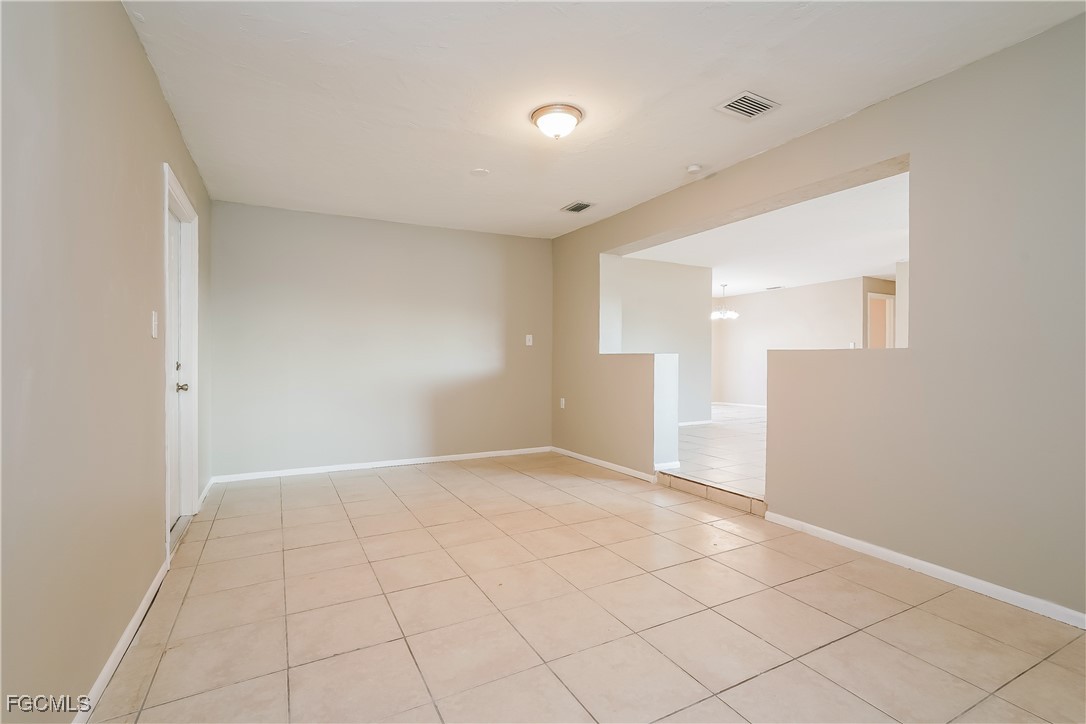 19 Kingsman Circle Fort Myers, FL 33905 - Photo 7 of 16