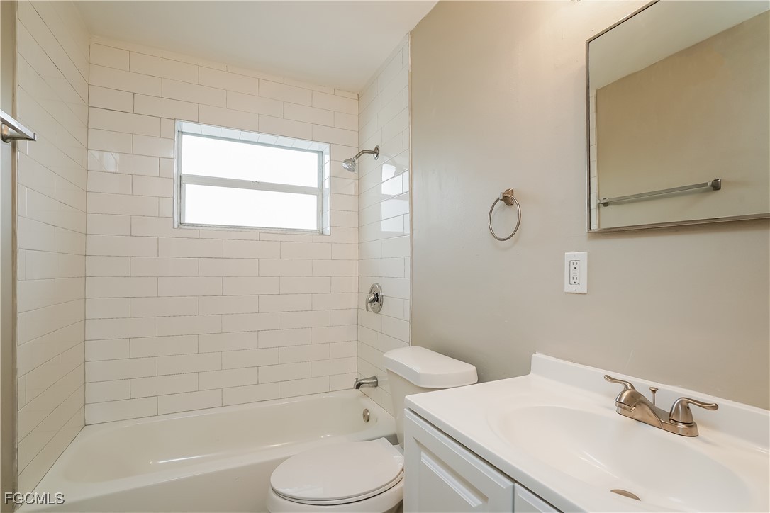 19 Kingsman Circle Fort Myers, FL 33905 - Photo 10 of 16