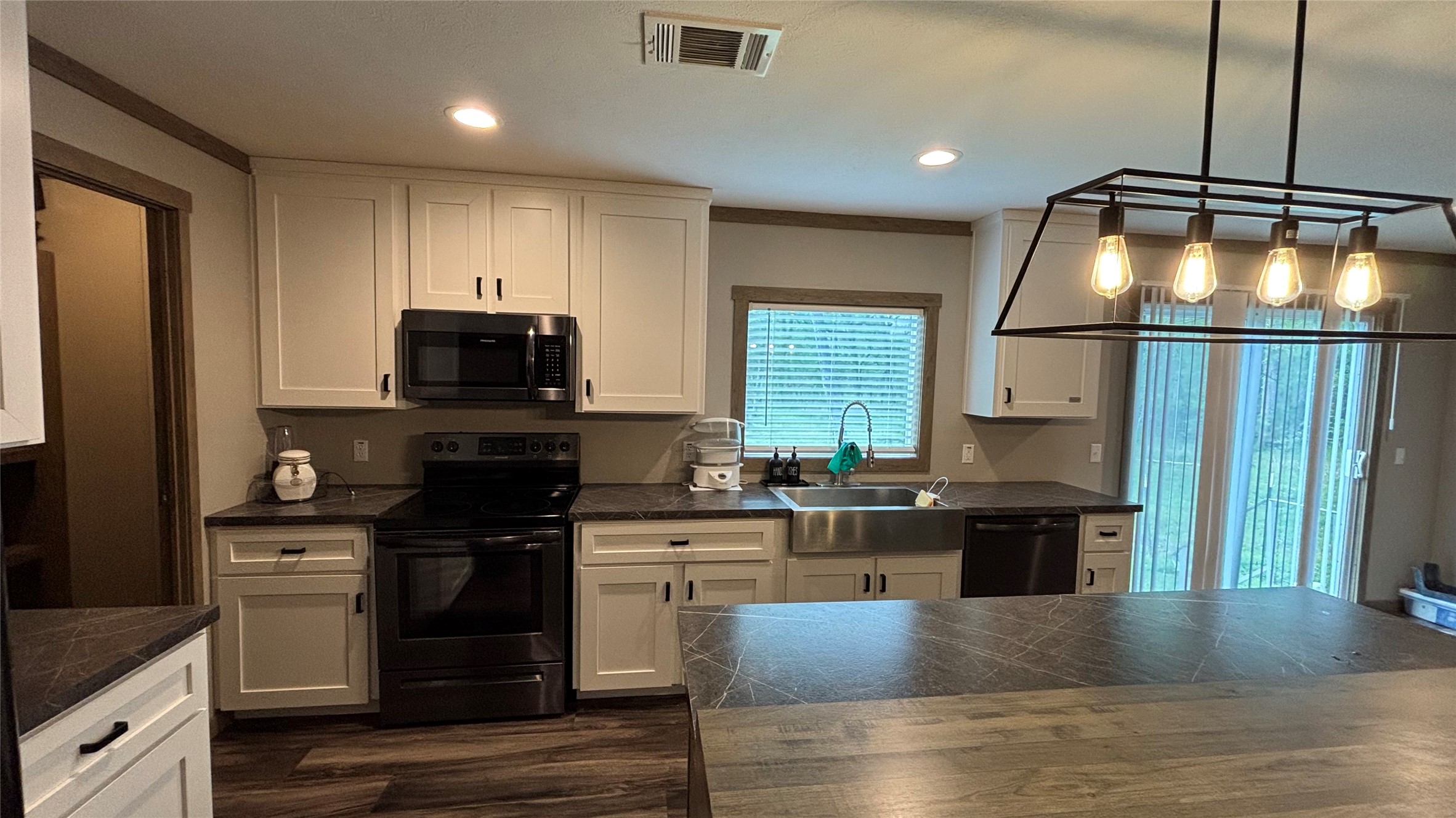 563 Forest Lawn Road Wharton, TX 77488 - Photo 22 of 34 Kitchen