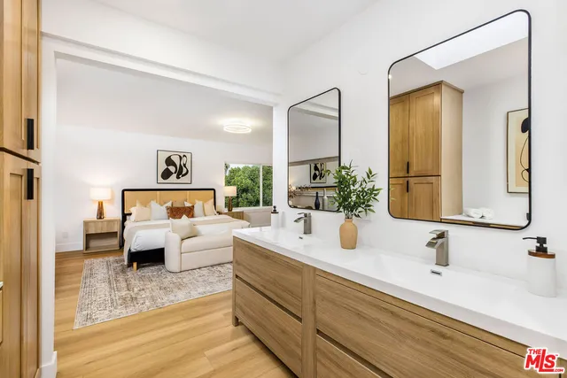 a en suite bathroom with sink and mirror