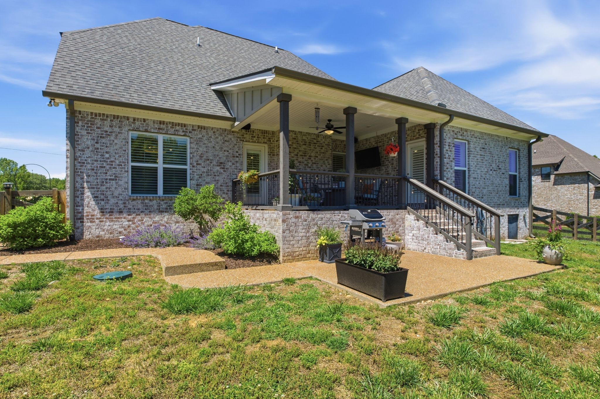 17845 Highway 76 East Springfield, TN 37172 - Photo 47 of 55 a front view of a house with garden