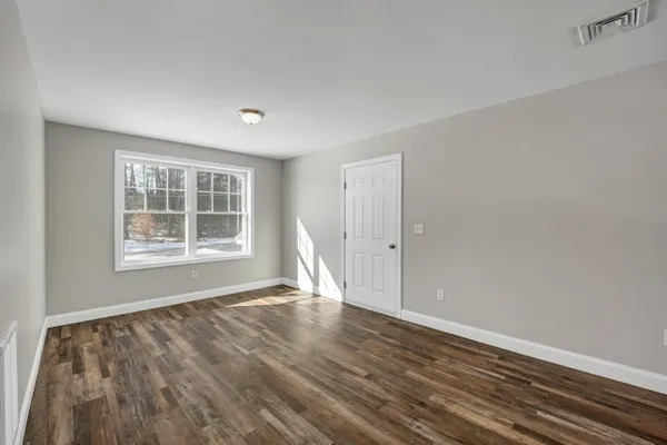 $2,200 | 259 Stage Road, Unit 4, Nottingham, NH 03290