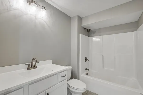 $2,200 | 259 Stage Road, Unit 4, Nottingham, NH 03290