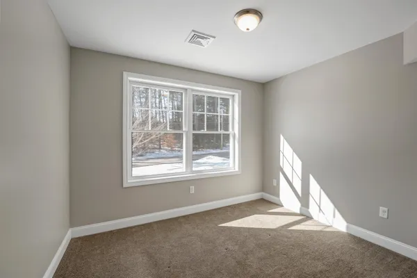 $2,200 | 259 Stage Road, Unit 4, Nottingham, NH 03290