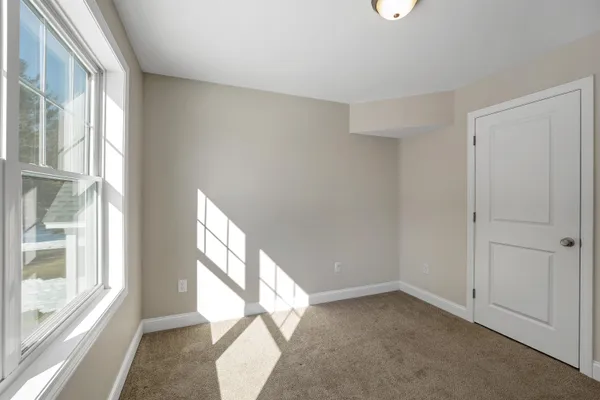 $2,200 | 259 Stage Road, Unit 4, Nottingham, NH 03290