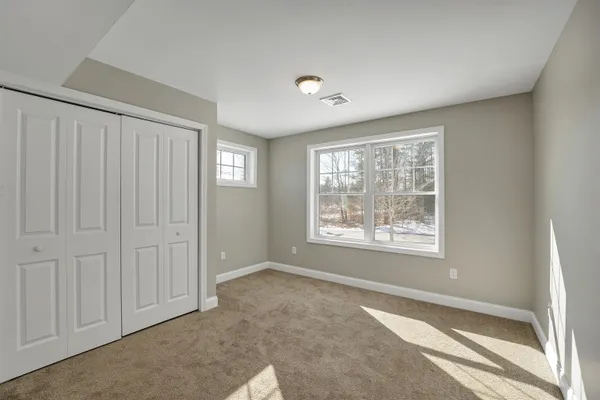 $2,200 | 259 Stage Road, Unit 4, Nottingham, NH 03290