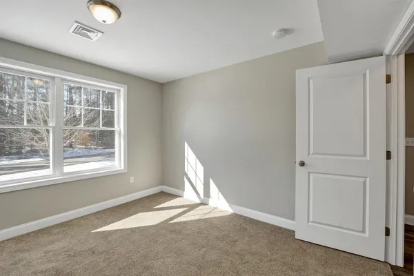 $2,200 | 259 Stage Road, Unit 4, Nottingham, NH 03290