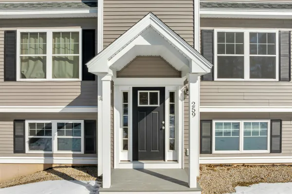 $2,200 | 259 Stage Road, Unit 4, Nottingham, NH 03290