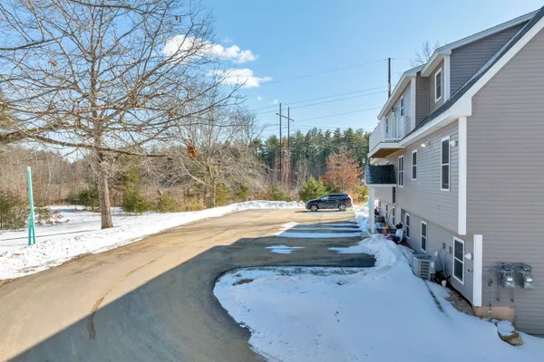 $2,200 | 259 Stage Road, Unit 4, Nottingham, NH 03290