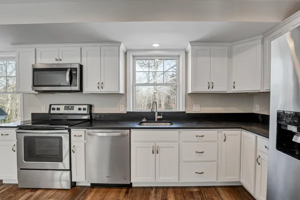 $2,200 | 259 Stage Road, Unit 4, Nottingham, NH 03290