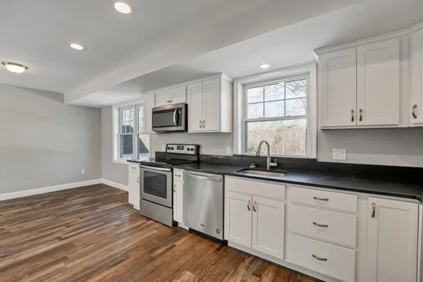 $2,200 | 259 Stage Road, Unit 4, Nottingham, NH 03290