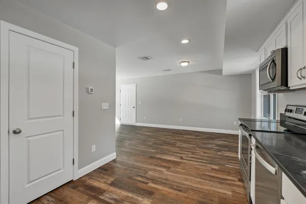 $2,200 | 259 Stage Road, Unit 4, Nottingham, NH 03290