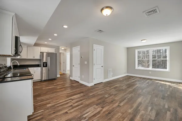 $2,200 | 259 Stage Road, Unit 4, Nottingham, NH 03290