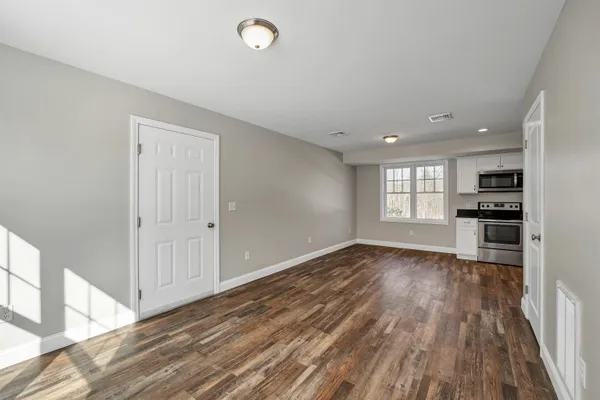 $2,200 | 259 Stage Road, Unit 4, Nottingham, NH 03290