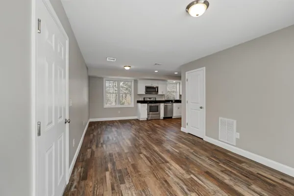 $2,200 | 259 Stage Road, Unit 4, Nottingham, NH 03290