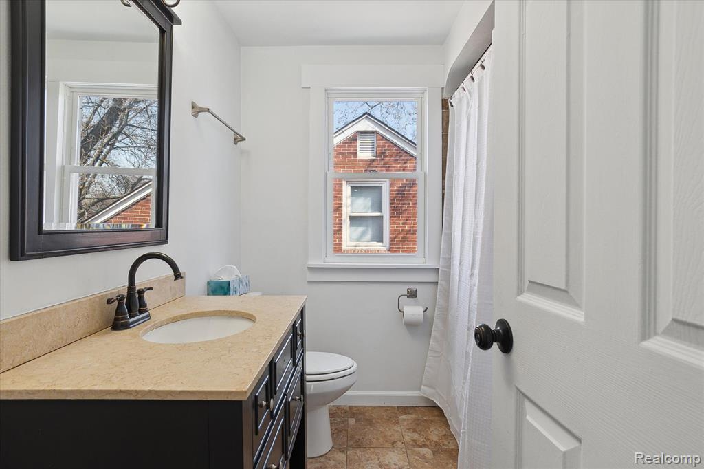 14544 Ashton Road Detroit, MI 48223 - Photo 23 of 40