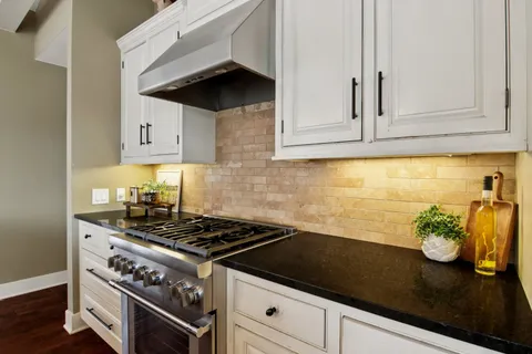 $925,000 | 635 Signal Hill Road, North Barrington, IL 60010