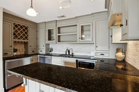 $925,000 | 635 Signal Hill Road, North Barrington, IL 60010