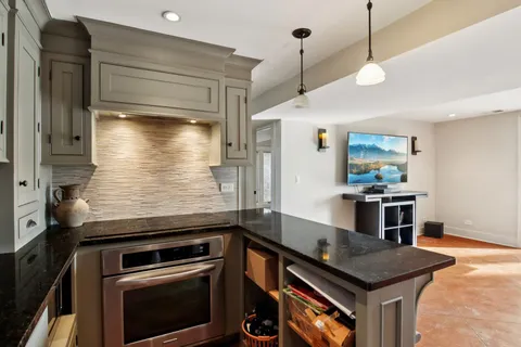 $925,000 | 635 Signal Hill Road, North Barrington, IL 60010