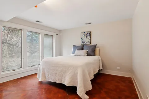 $925,000 | 635 Signal Hill Road, North Barrington, IL 60010