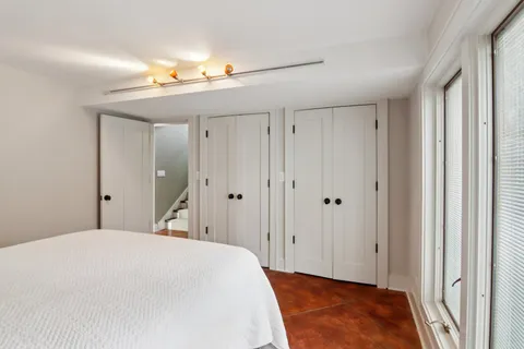 $925,000 | 635 Signal Hill Road, North Barrington, IL 60010