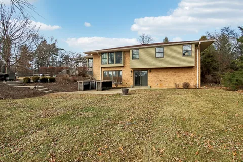 $925,000 | 635 Signal Hill Road, North Barrington, IL 60010