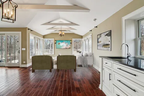 $925,000 | 635 Signal Hill Road, North Barrington, IL 60010