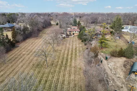 $925,000 | 635 Signal Hill Road, North Barrington, IL 60010