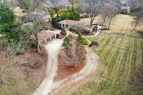 $925,000 | 635 Signal Hill Road, North Barrington, IL 60010