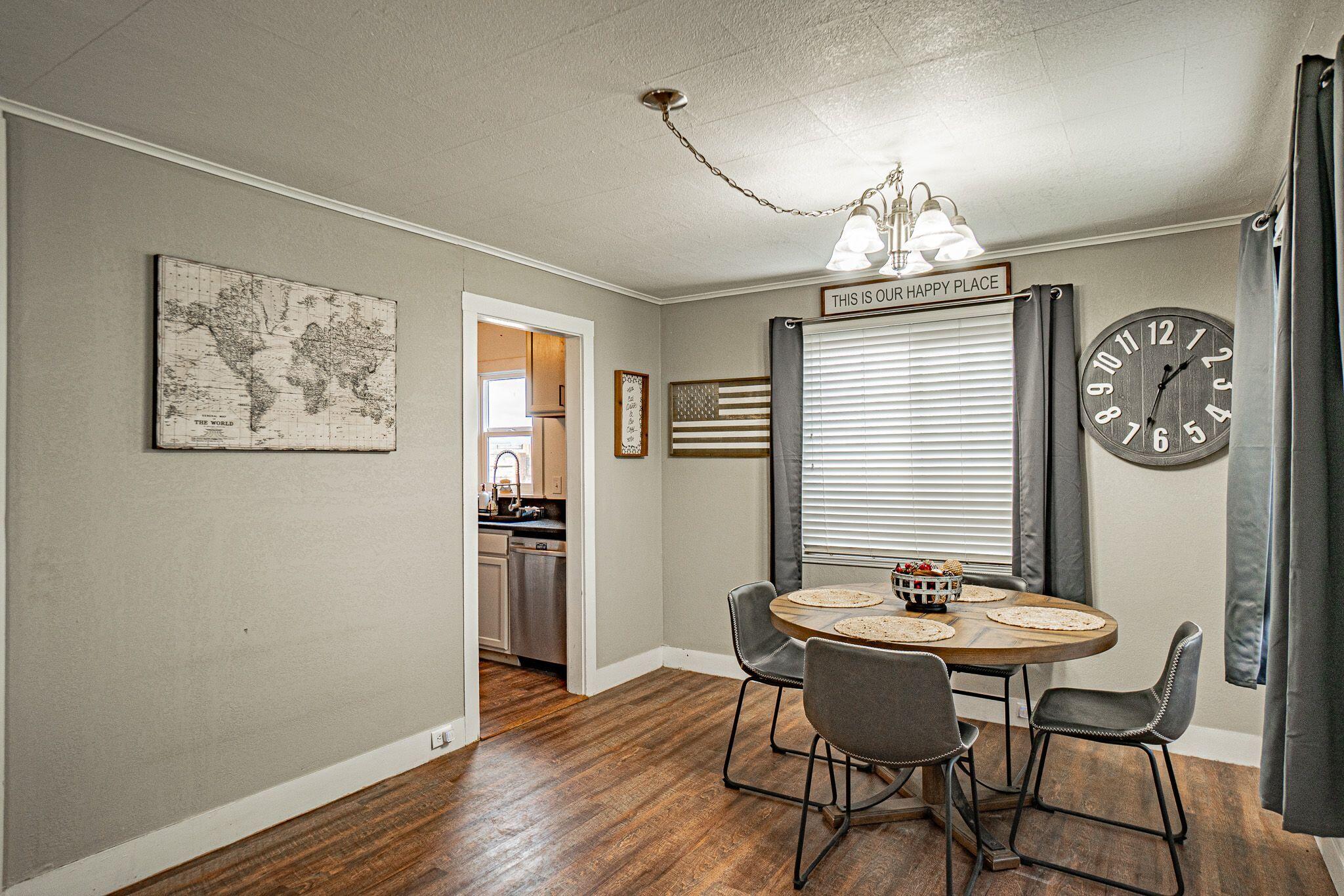 5223 Gebhard Road Central Point, OR 97502 - Photo 7 of 27 Eating area