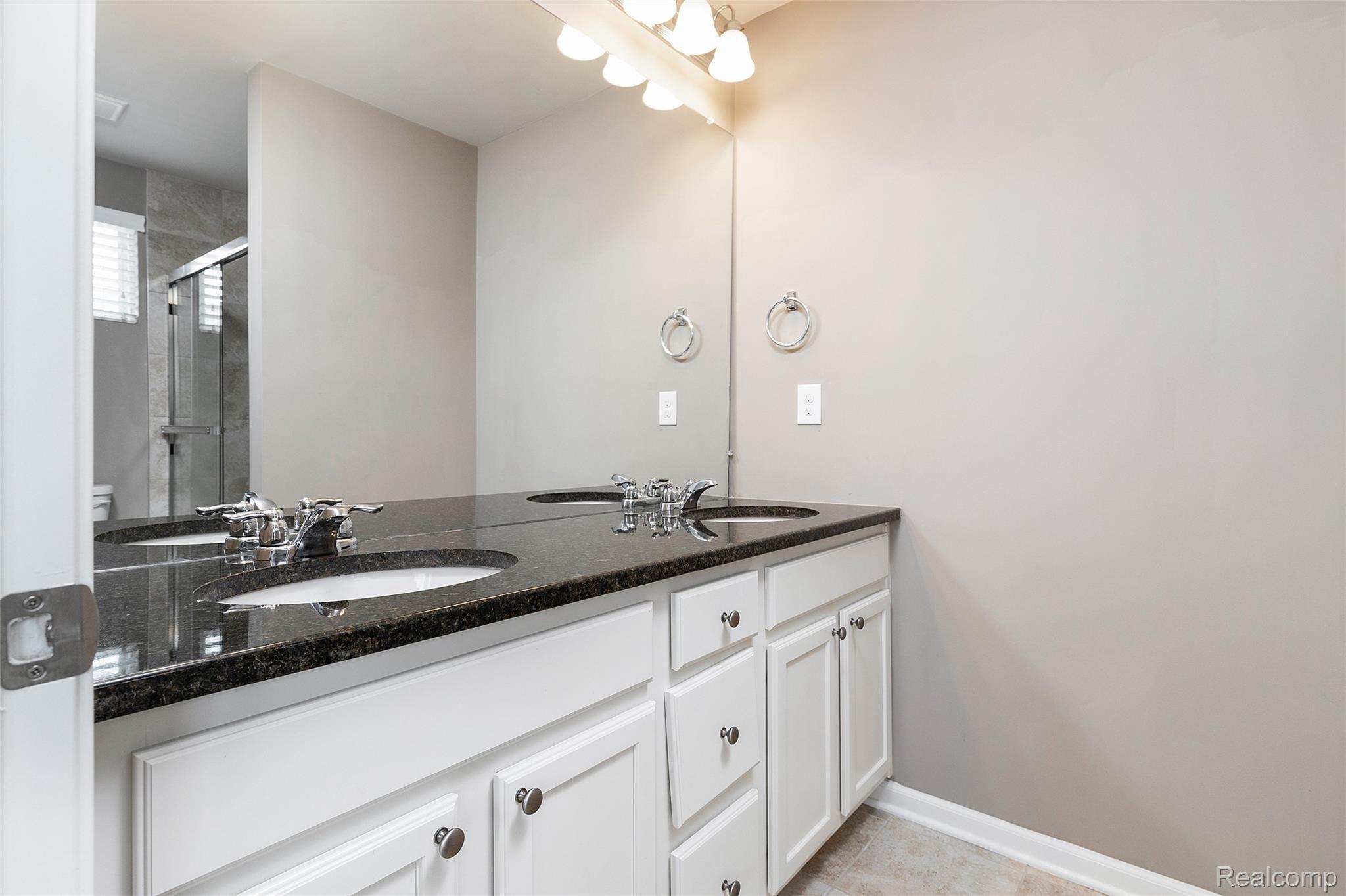 979 Barclay Circle, Unit 58 Rochester, MI 48307 - Photo 15 of 30 15.jpg