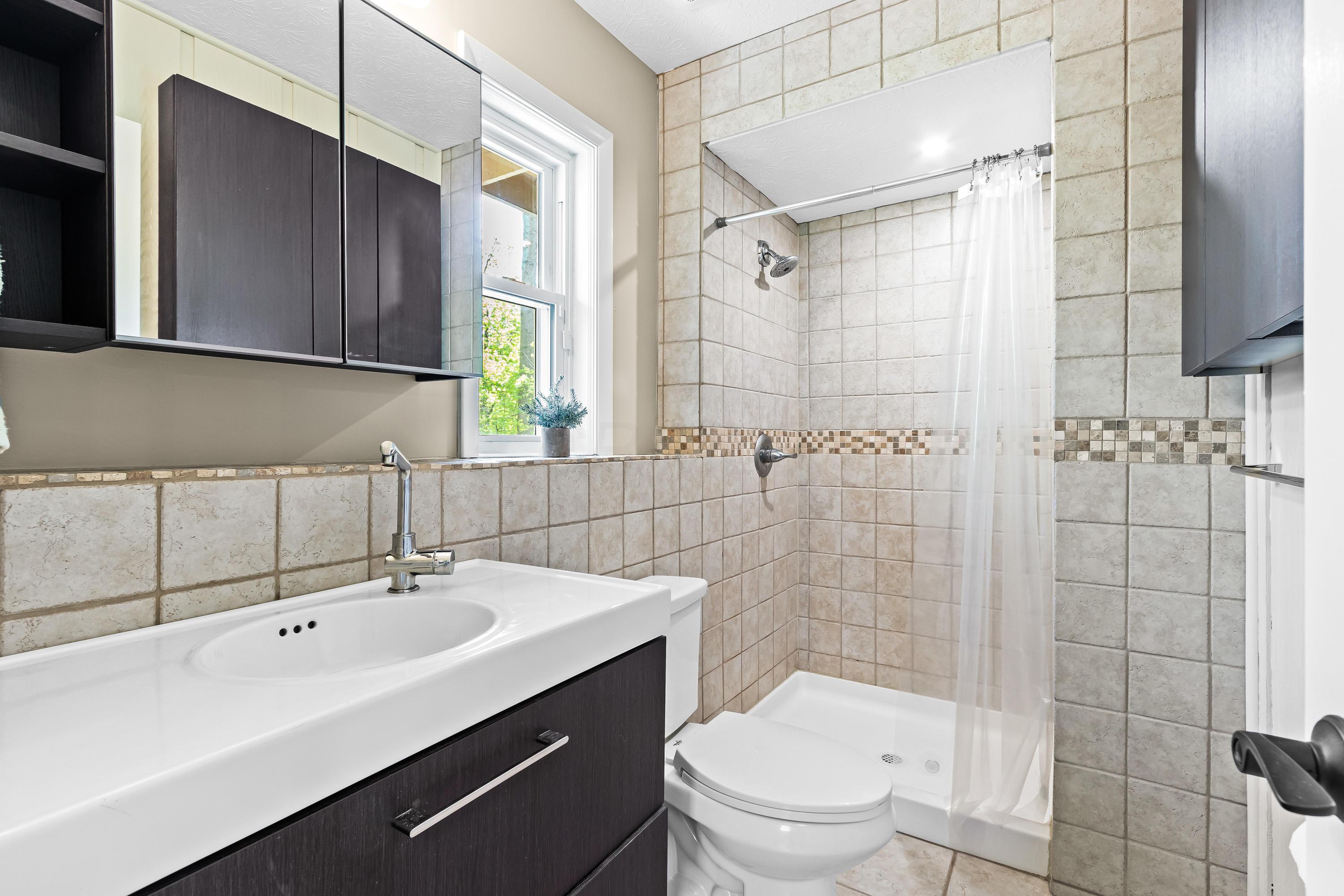 2844 Wildwood Road Columbus, OH 43231 - Photo 20 of 33