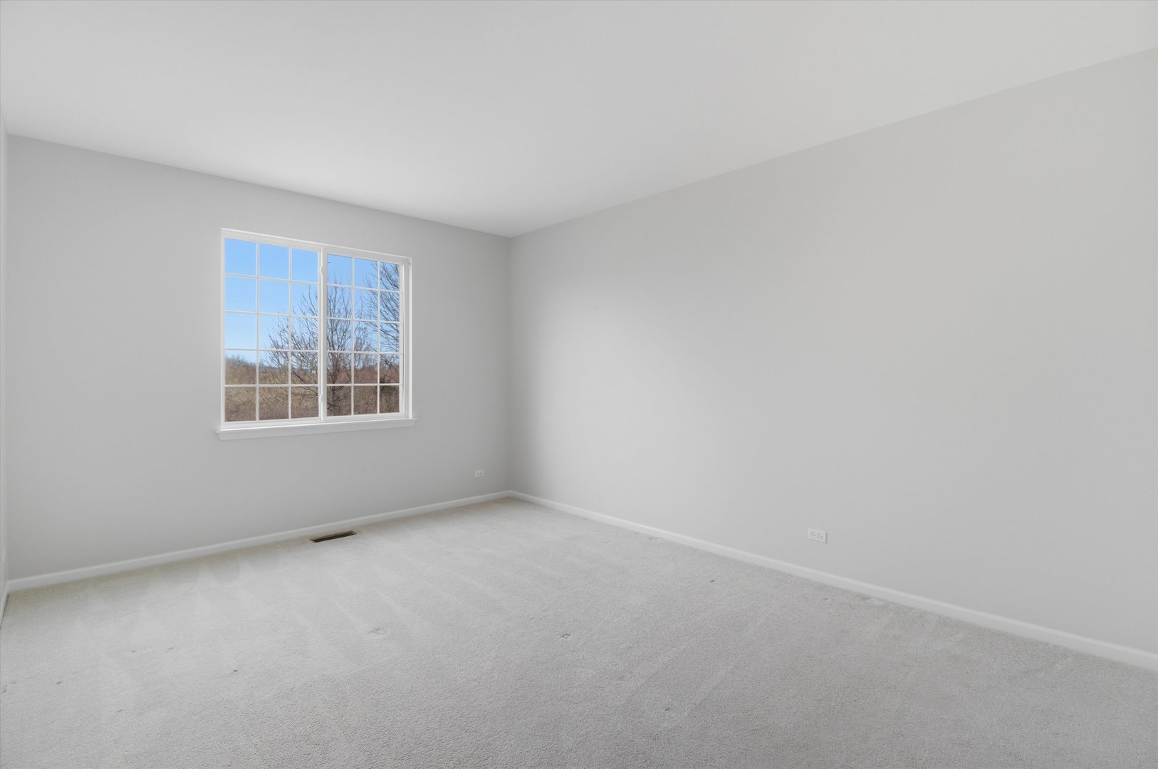 2511 Hennig Road Hampshire, IL 60140 - Photo 9 of 44 an empty room with windows