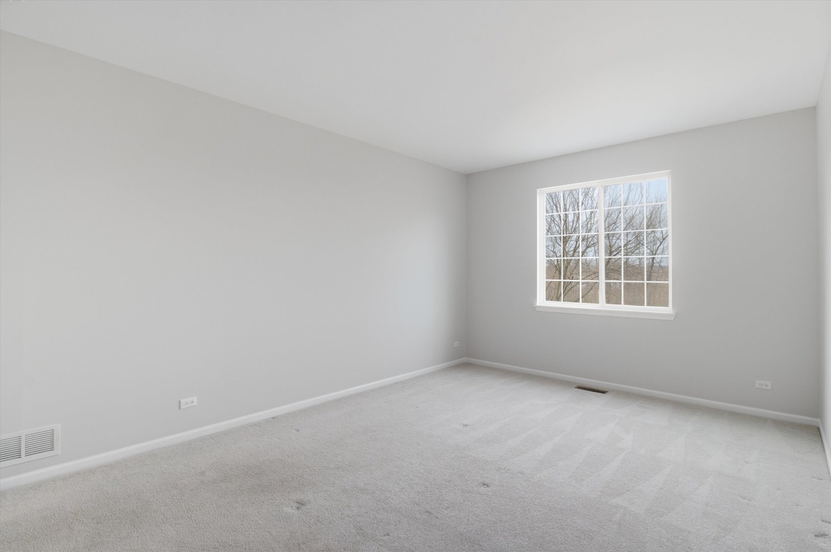 2511 Hennig Road Hampshire, IL 60140 - Photo 10 of 44 an empty room with a window